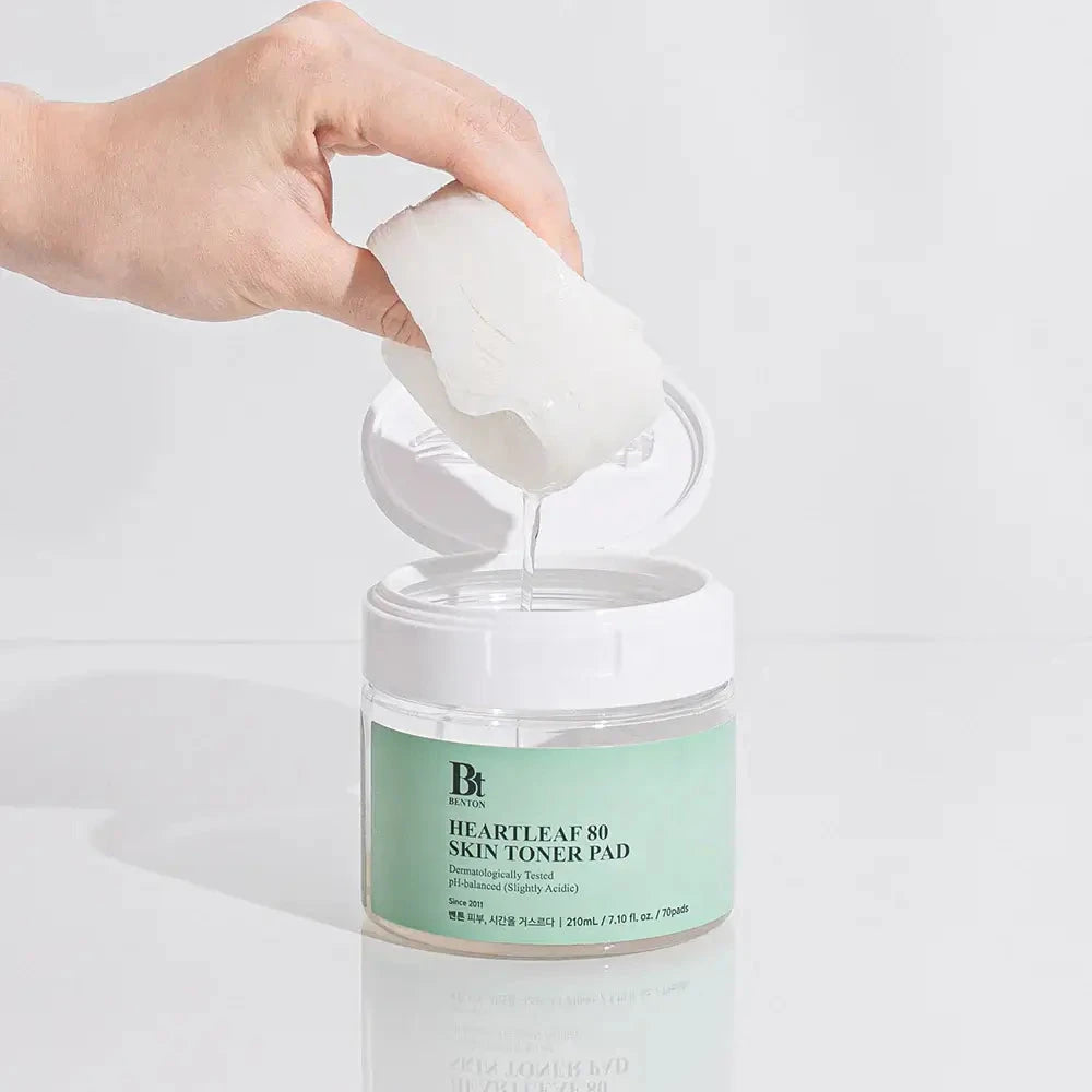 Divpusēji pīlinga sejas spilventiņi ar houtūnijas ekstraktu BENTON Heartleaf Skin Toner Pad