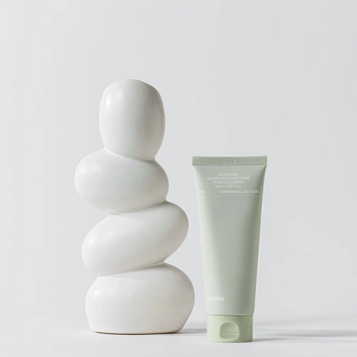 Putiņas dziļai ādas attīrīšanai ar sodu Celimax Ji Woo Gae Baking Soda Deep Pore Foam Cleansing