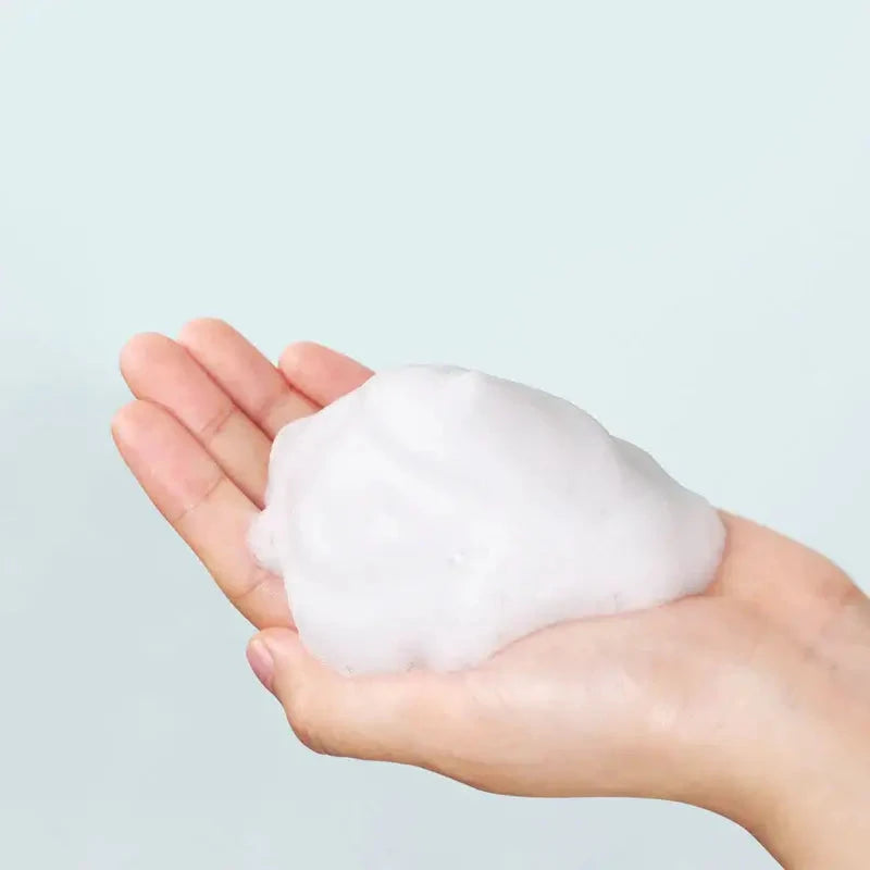 Mitrinošas skābekļa putiņas sejas mazgāšanai Dear Klairs Rich Moist Foaming Cleanser