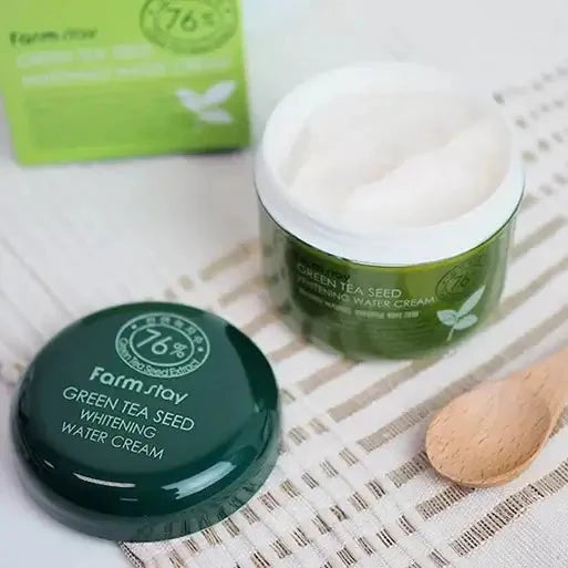 Mitrinošs un balinošs krēms ar zaļās tējas sēklām FarmStay Green Tea Seed Whitening Water Cream