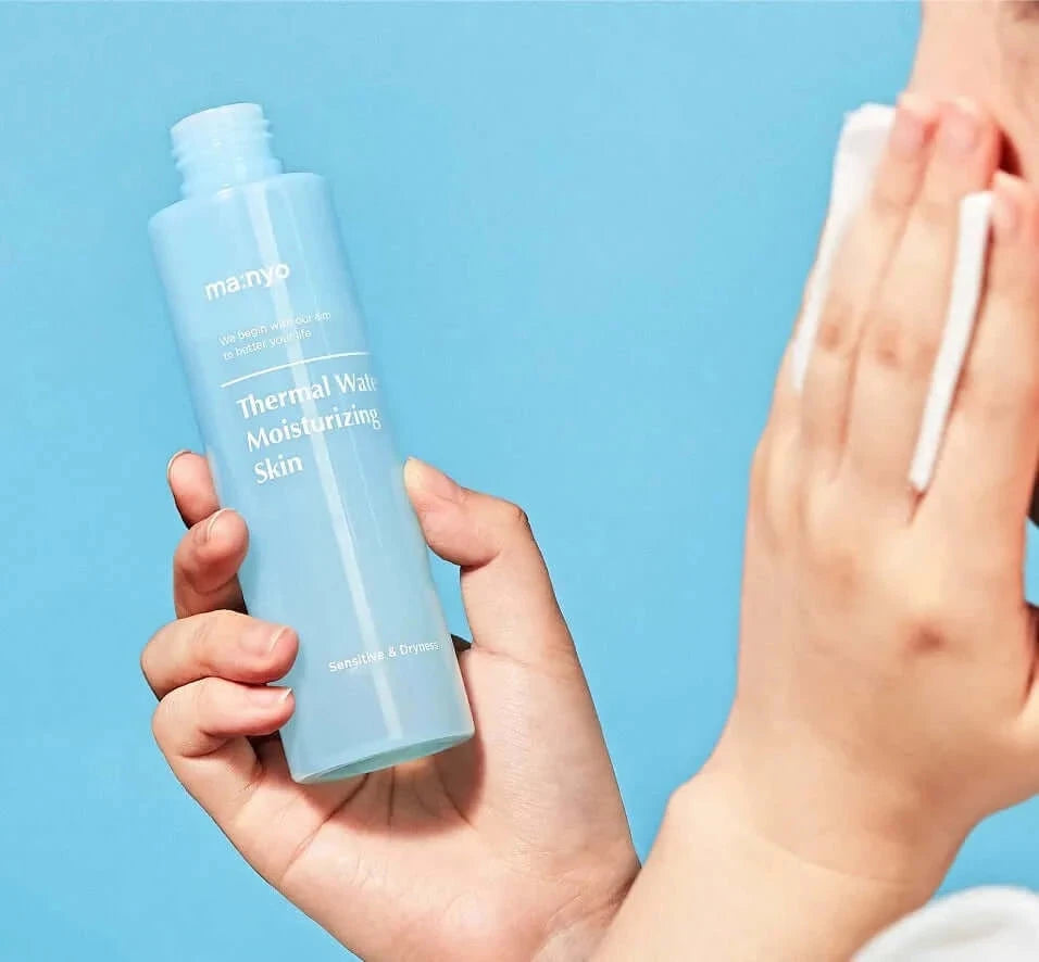 Mitrinošs toniks ar sastāvā iekļautu termālo ūdeni Manyo Thermal Water Moisturizing Skin