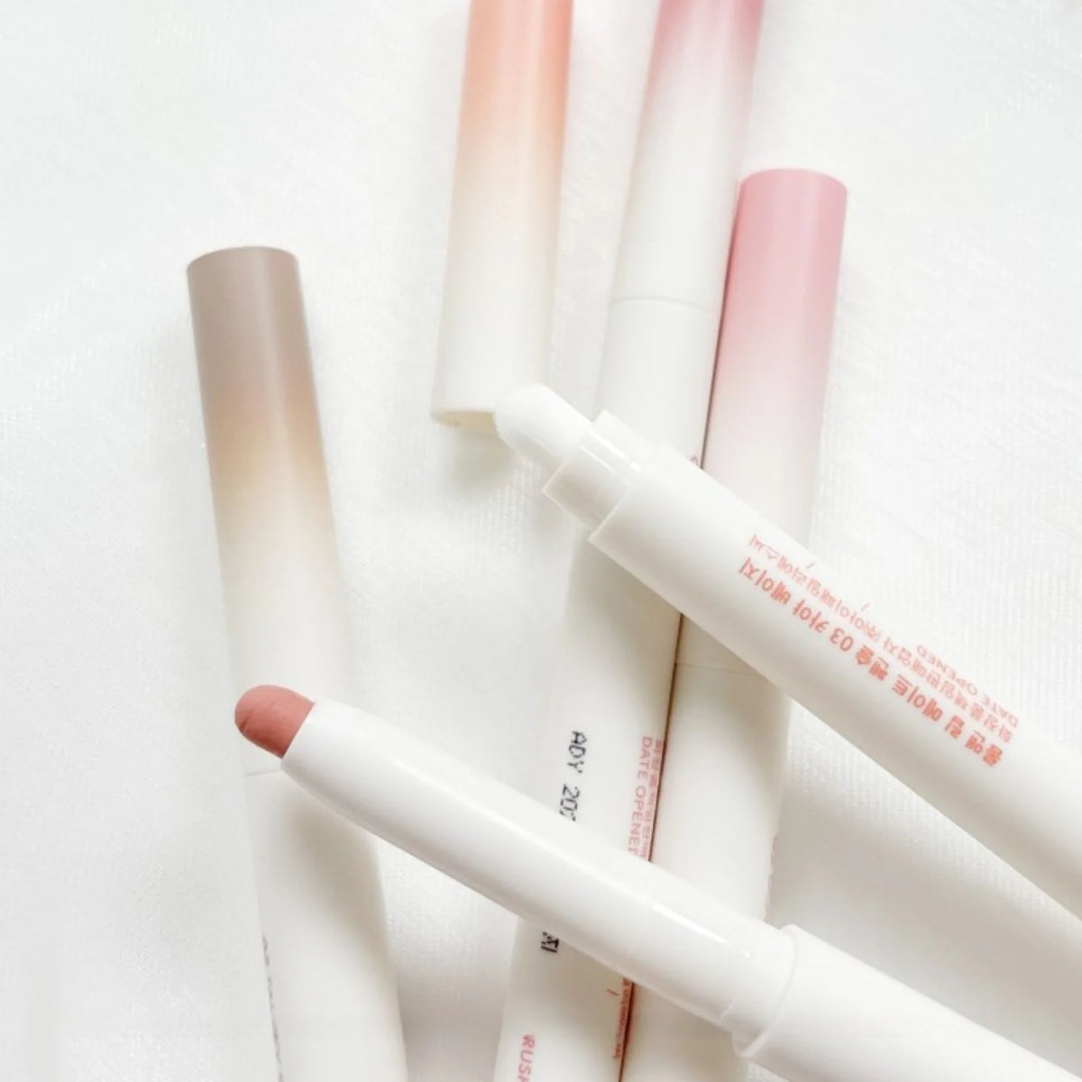 Matēta lūpu krāsa-zīmulis lūpām Rom&nd Lip Mate Pencil