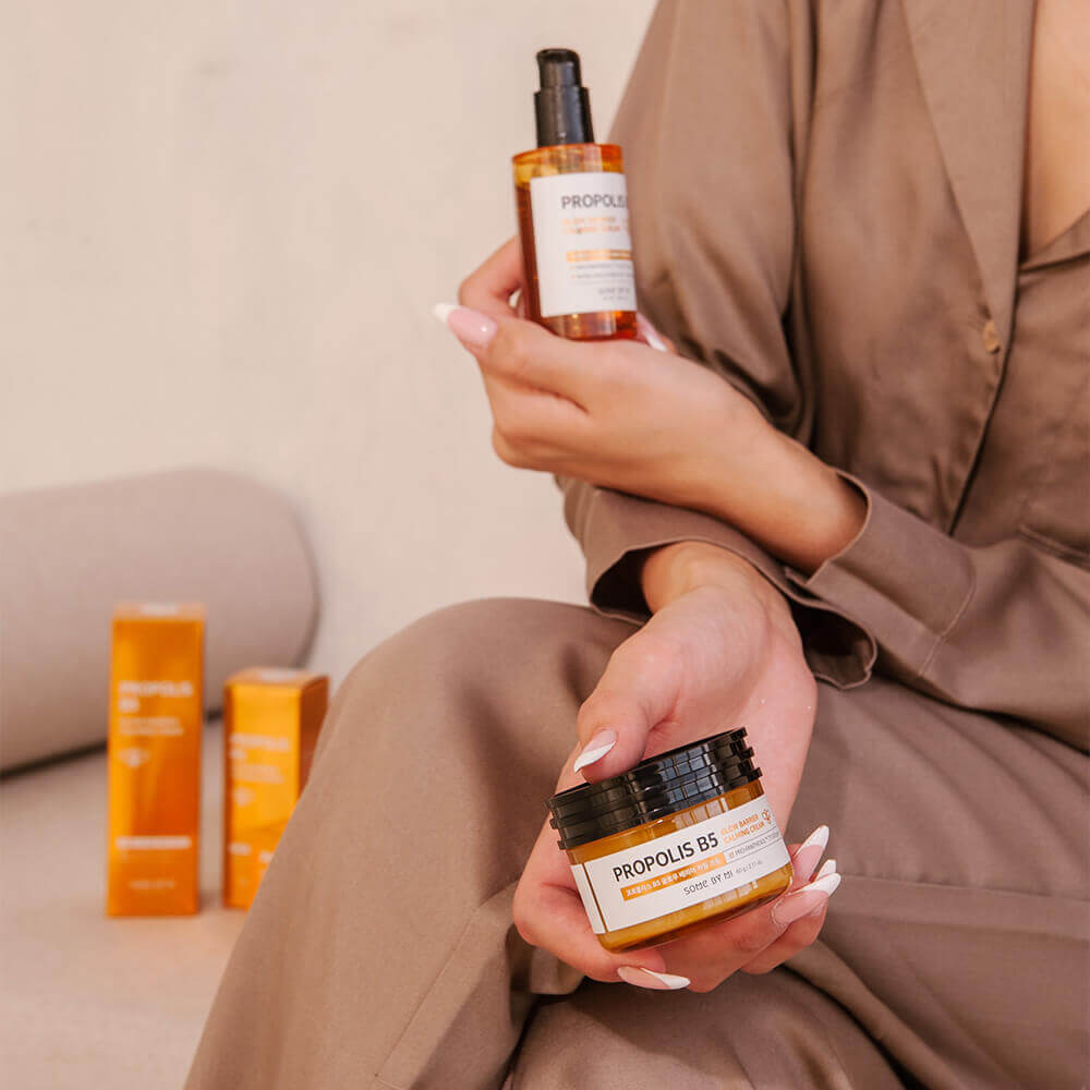Serums mirdzuma piešķiršanai ar propolisu Some By Mi Propolis B5 Glow Barrier Calming Serum